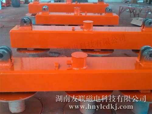MW84系列吊運(yùn)長鋼板用起重電磁鐵